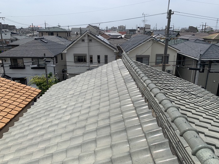 伊丹市で重たい瓦屋根から軽い屋根材へ葺き替える前の様子