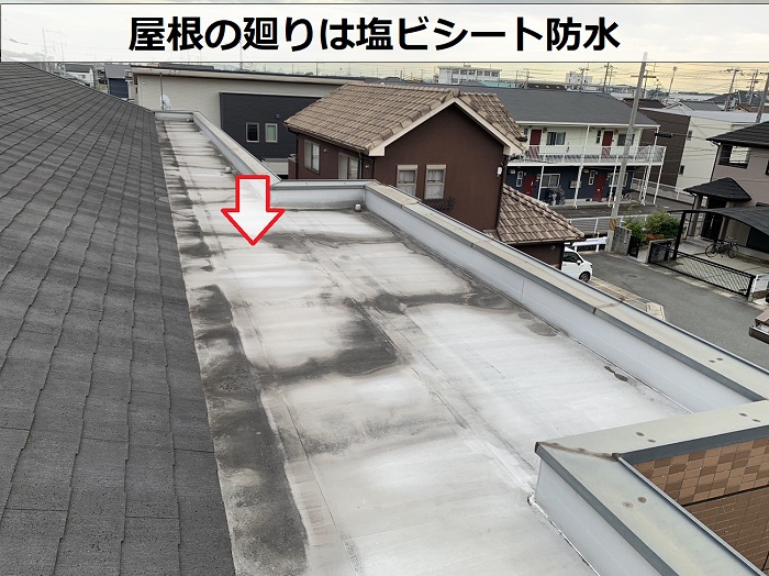２階建てアパートの屋根の廻りは塩ビシート防水