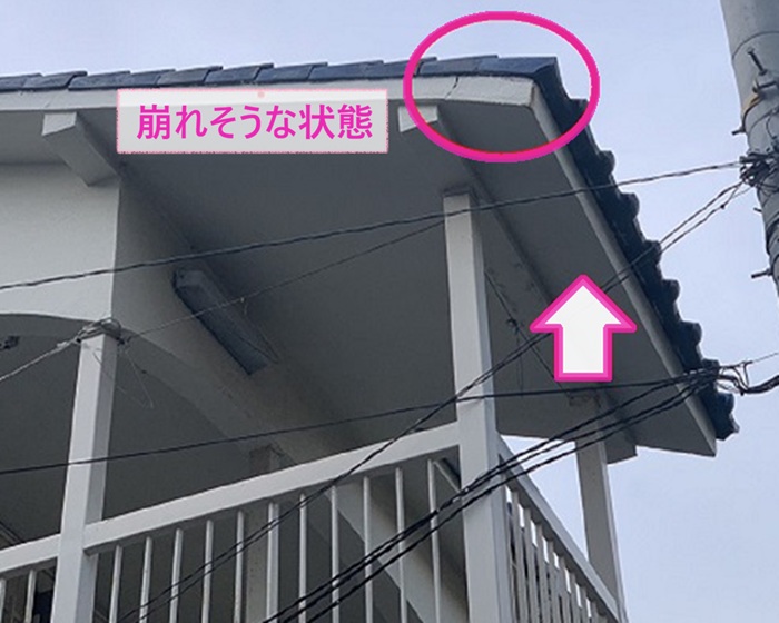 神戸市垂水区で既存の軒天が崩れそうになってる様子