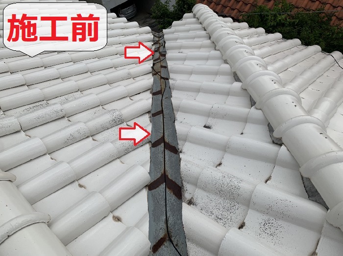屋根補修工事で谷板交換前