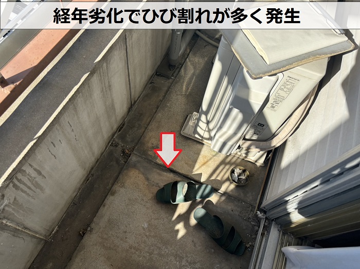 神戸市兵庫区で１階部分へ雨漏りしている現場はひび割れが多く発生している様子