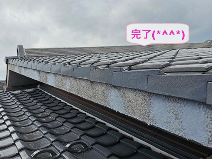 三田市の住宅外装メンテナンスで破風板と壁面の補修が完了した現場の様子