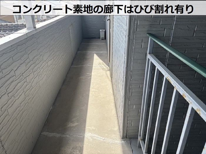 3階建てアパートの共用廊下