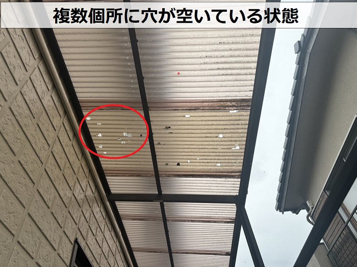 加古川市でストックヤードの波板に穴が空いている様子