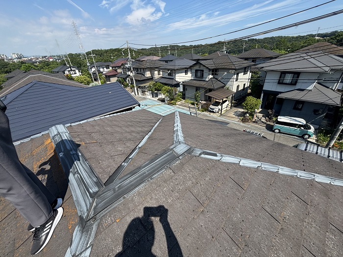 加古川市で大和ハウス戸建てのコロニアル屋根へカバー工事を行う前の様子