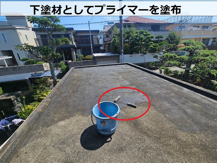 三田市でガレージ上の防水工事としてウレタン防水通気緩衝工法でプライマー塗布