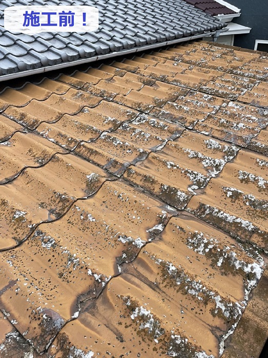 ひび割れたスレート屋根