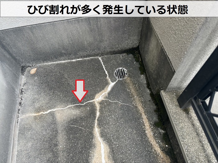 ベランダ床に発生するひび割れ