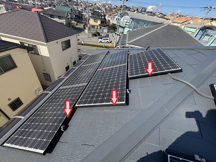 太陽光パネルののった屋根