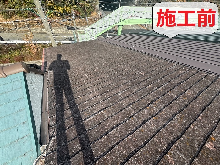 カラーベスト屋根を金属屋根の立平３３３に葺き替え工事を行う前の様子