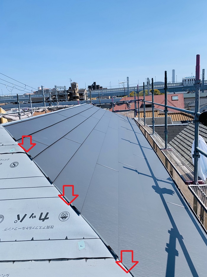 カラーベスト屋根への断熱工事でIG工業スーパーガルテクトを重ね葺き