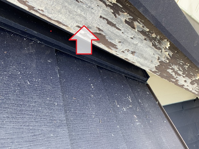 劣化した破風板