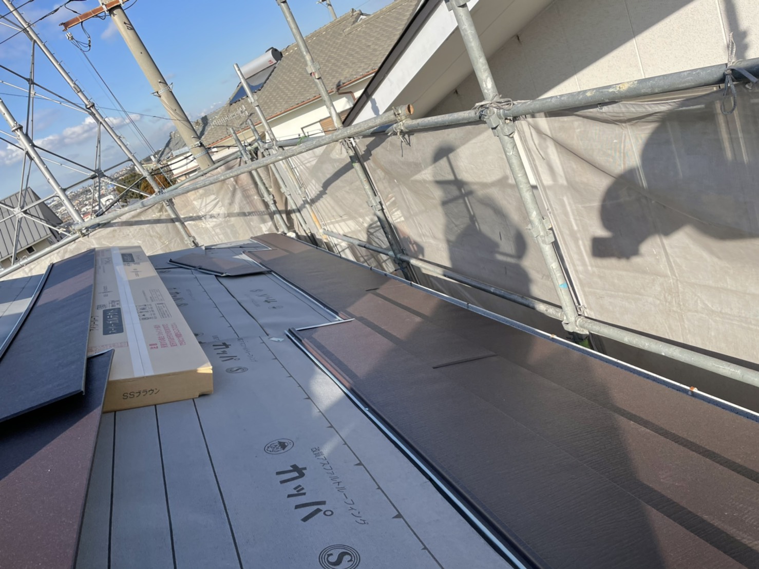 神戸市西区で断熱効果の高い屋根材を使用したカバー工法