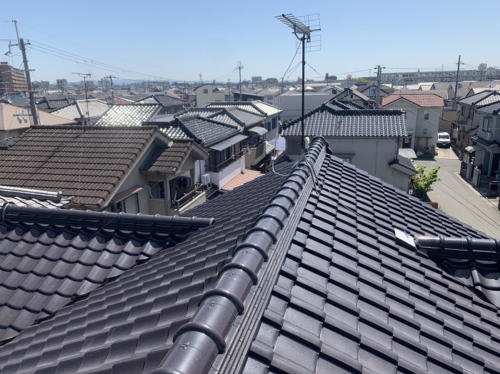 加古川市でコウモリ対策を行う前の瓦屋根