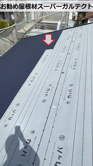 宝塚市での屋根重ね葺き工事で使用しているスーパーガルテクト