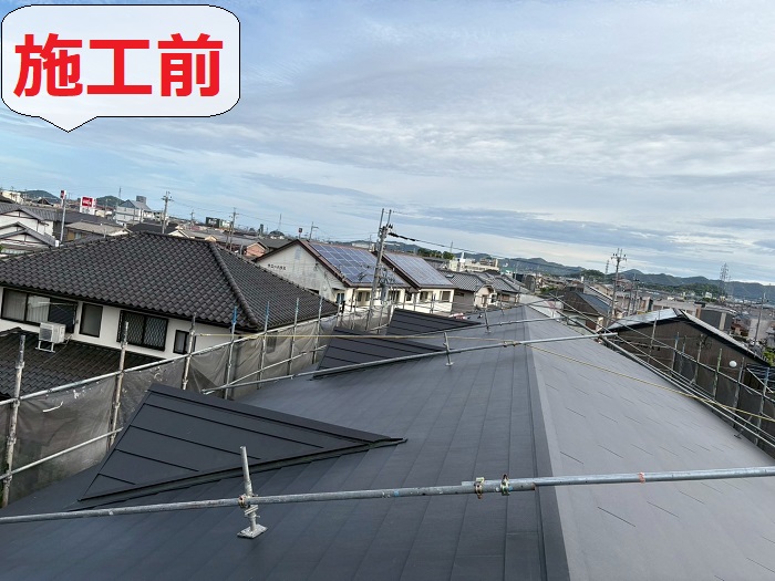 たつの市で鳩小屋付きのアパート屋根改修でスレート屋根にカバー工事を行った後の様子
