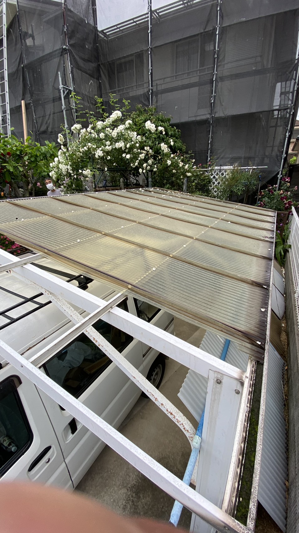 姫路市でガレージ屋根を貼り替える前の様子