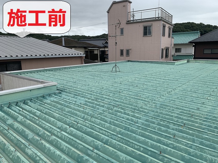 工場で屋根カバー工事を行う前
