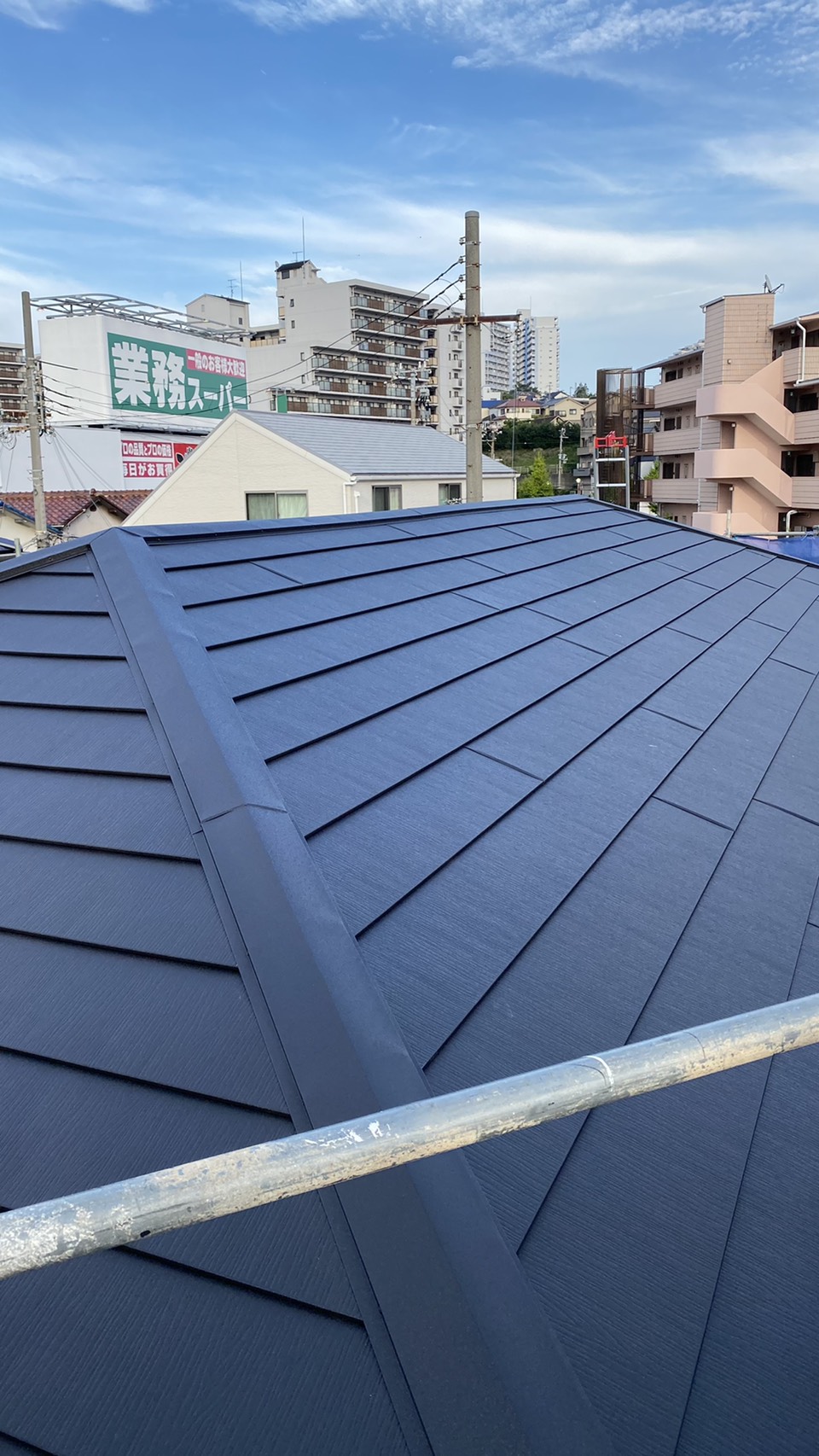 神戸市垂水区で屋根重ね葺きを施工した後の様子