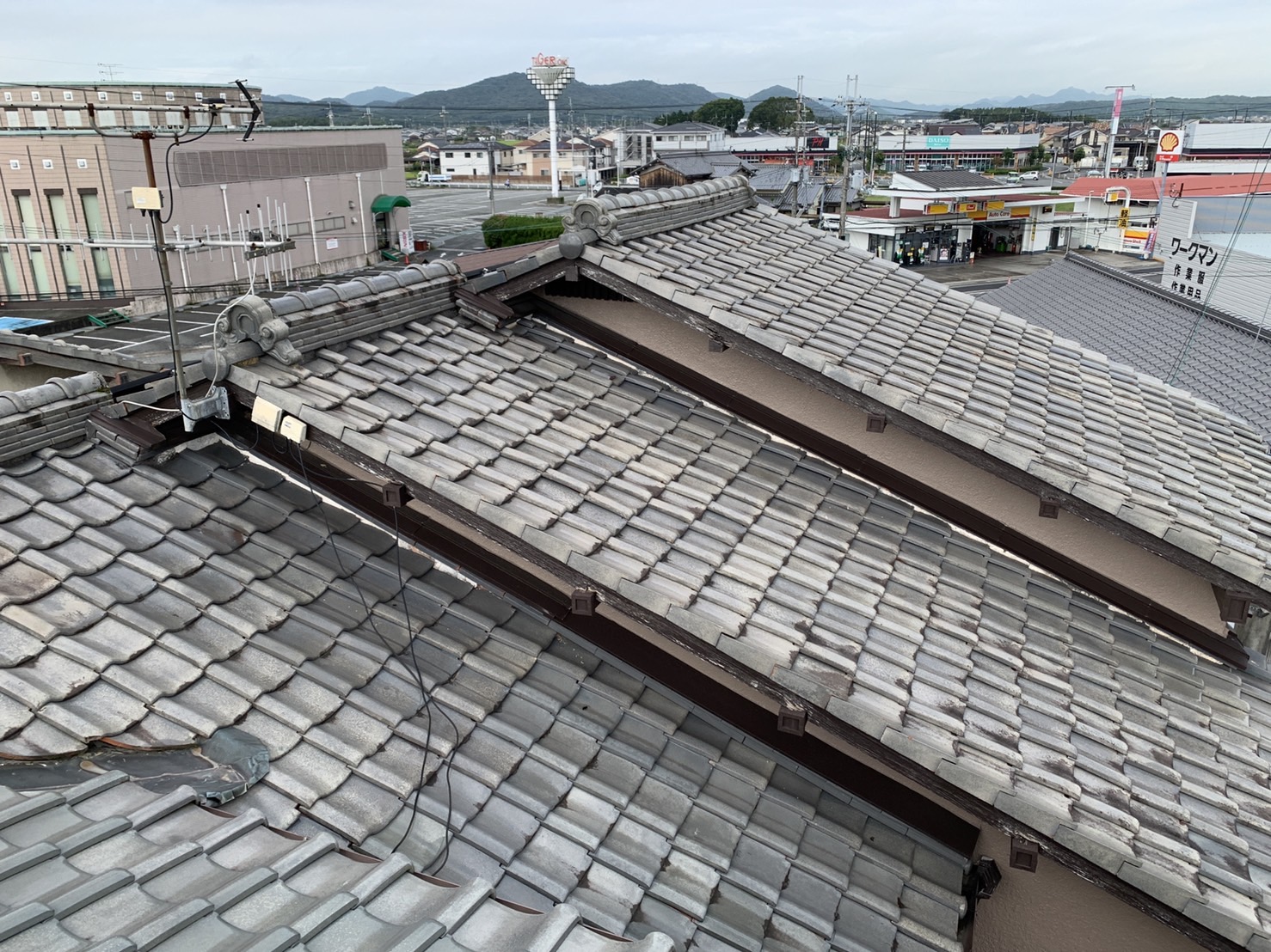 小野市で瓦屋根のメンテナンス方法をご紹介した様子