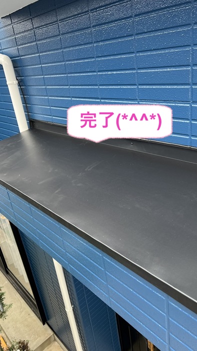 神戸市垂水区の玄関庇の雨漏り修理で屋根勾配を変えてガルバリウム鋼板の貼りつけが完了した現場の様子