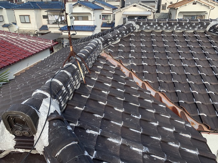 葺き替え前の瓦屋根