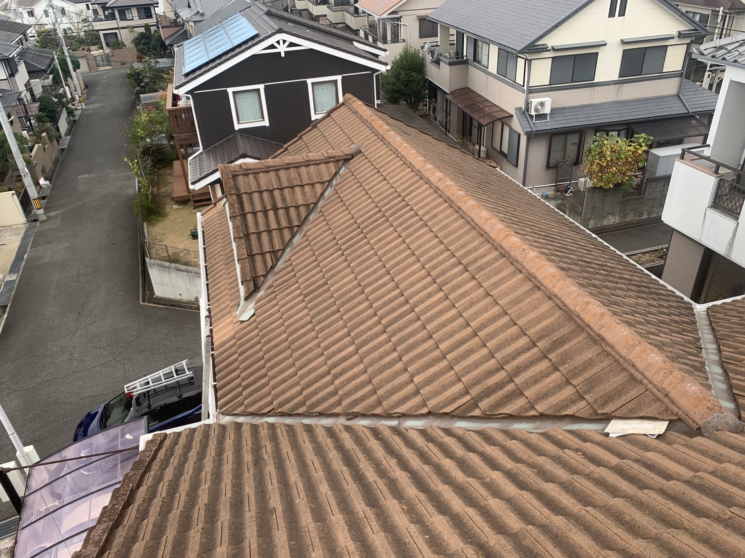 神戸市垂水区で屋根点検を行った様子