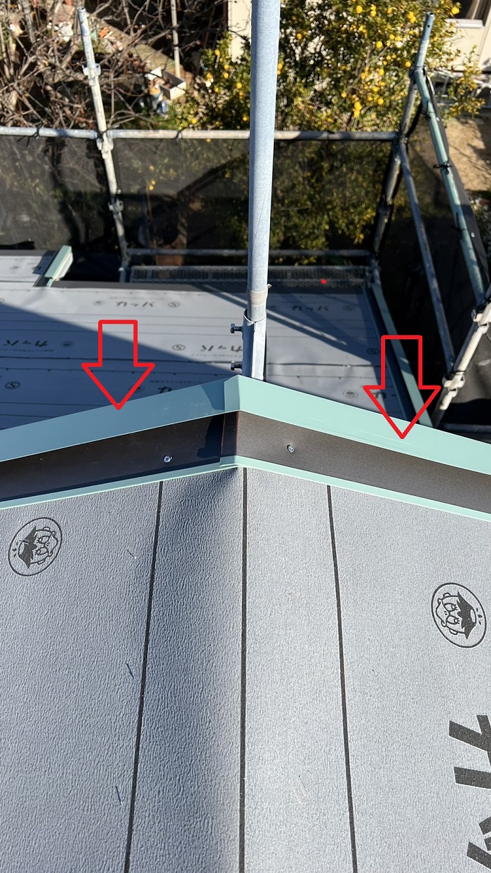 屋根カバー工法で使用するケラバ水切り