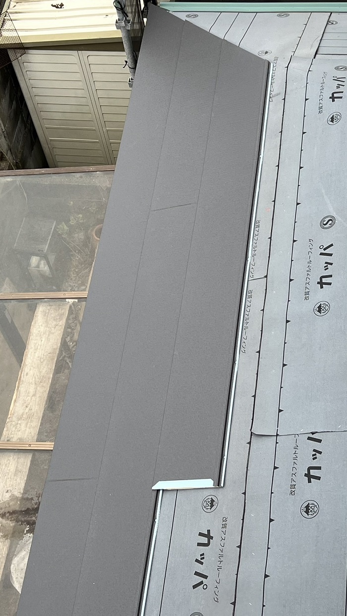 神戸市長田区のスレート屋根へのカバー工法でIG工業スーパーガルテクトを使用