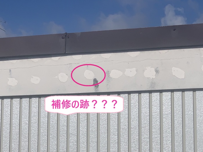 神戸市垂水区の板金工事で既存の破風板に補修した跡が残っている様子