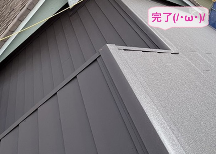 三田市で断熱屋根材を使用した葺き替え工事が完了した現場の様子
