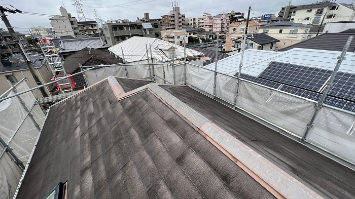 神戸市屋根カバー工事で工事する前のスレート屋根