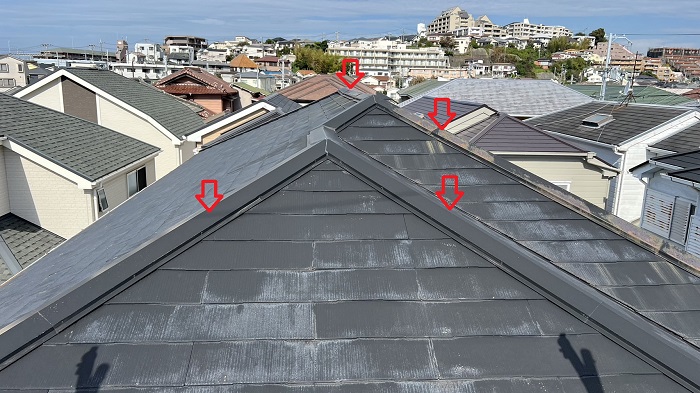 神戸市北区でスレート屋根の棟板金を交換する前の様子