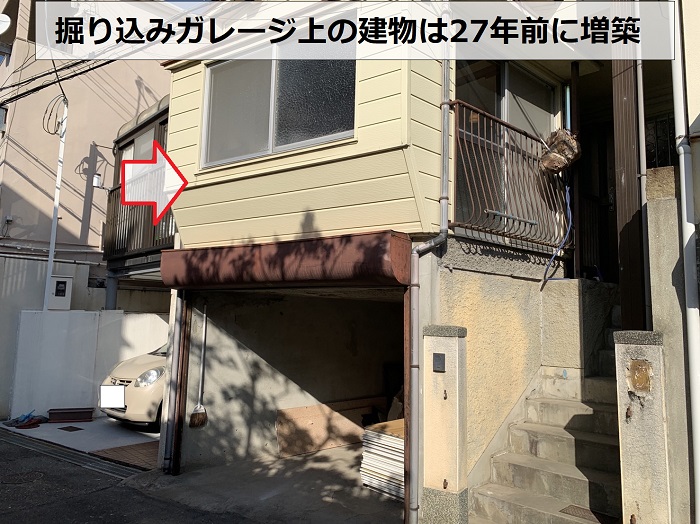 神戸市長田区で掘り込みガレージの剥がれた天井を無料見積もりする現場