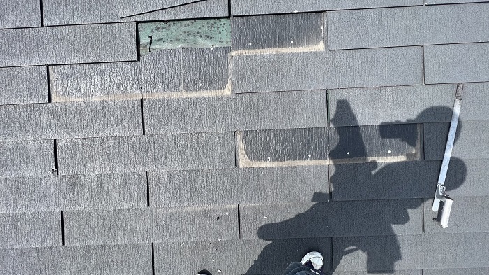神戸市でスレート屋根の部分修理を行う前の様子