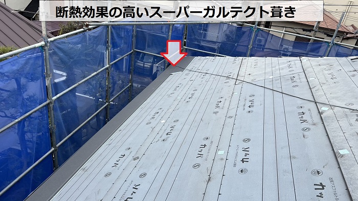 神戸市東灘区でのコロニアル屋根カバー工事でスーパーガルテクト葺き