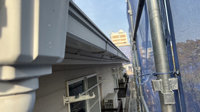 神戸市中央区で雨樋の取り替えを行う前の様子