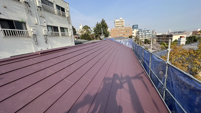 神戸市中央区でカラーベスト屋根へカバー工法した後の様子