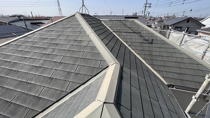 姫路市で屋根断熱工事を行う前のスレート屋根