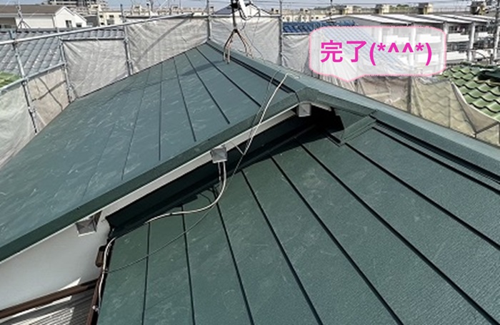 尼崎市の屋根下地に空気層を設ける工法で瓦屋根の貼り替えが完了した現場の様子