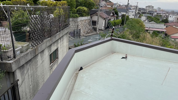 神戸市垂水区で屋上の笠木板金を交換した後の様子