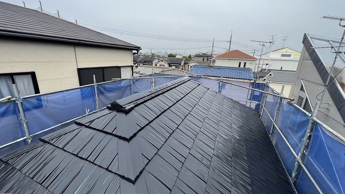 神戸市での塩害に強いアルミ屋根材への葺き替え工事が完了