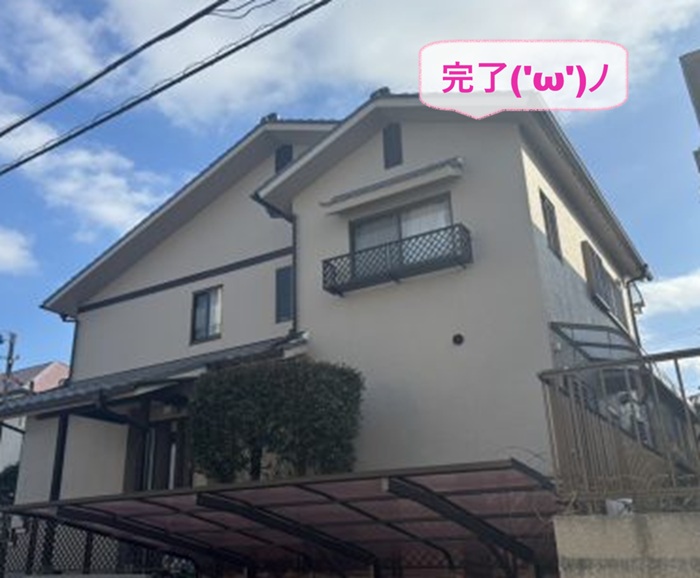 三田市のリシン外壁にラジカル塗料で高耐久塗装が完了した現場の様子