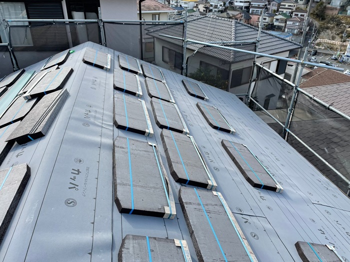 明石市の屋根耐震工事で使用したカラーベスト屋根