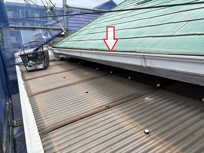 芦屋市でパナソニック製の雨樋ＰＣ５０を使用して軒樋交換を行う前の様子