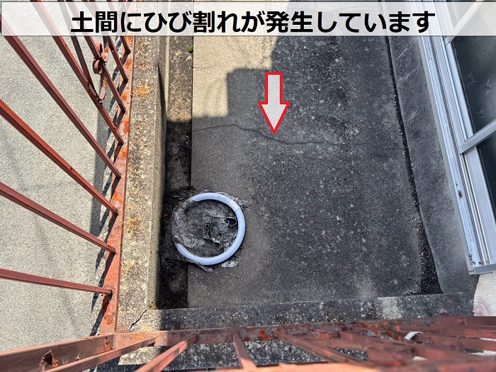 土間にひび割れ発生