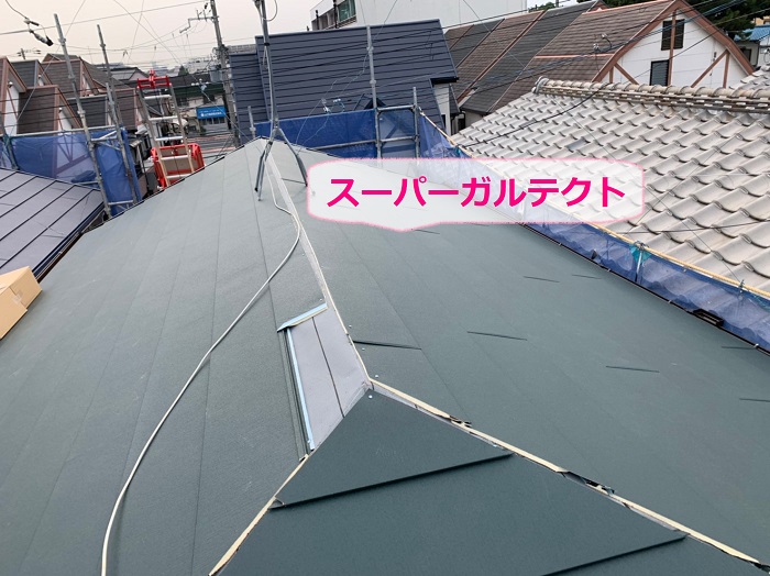 神戸市須磨区での通気断熱工事でスーパーガルテクト葺き