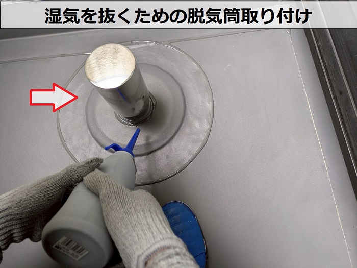 神戸市北区でハウスメーカー戸建てのバルコニーへ塩ビシート防水機械固定工法を行う現場で脱気筒取り付け