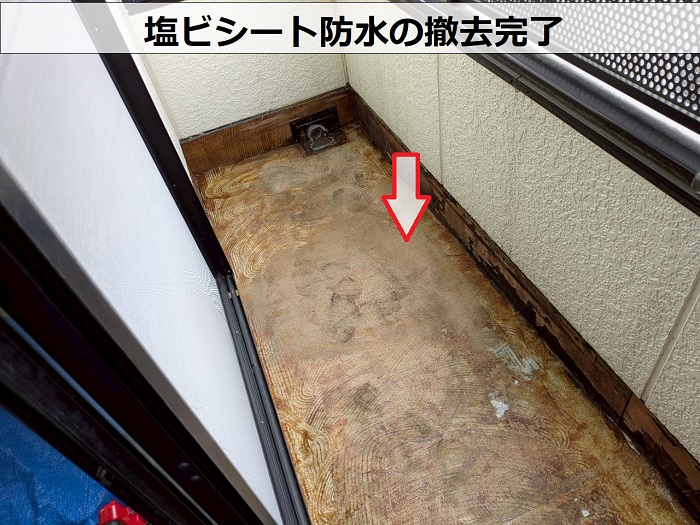 神戸市北区でハウスメーカー戸建てのバルコニーへ塩ビシート防水機械固定工法を行う現場で撤去完了