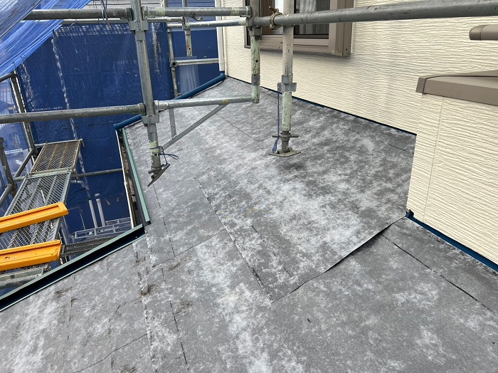 カラーベスト屋根へのカバー工法で防水シートを貼る費用
